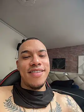 AlphaMasterXxx Chat XXX live
