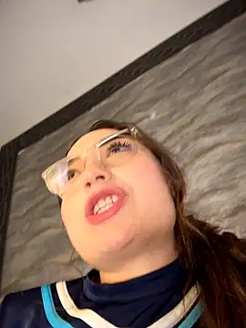 Chatroom XXX en direct de Mia_Luxor