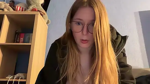 thepretiestgirlhere Live XXX-Chat