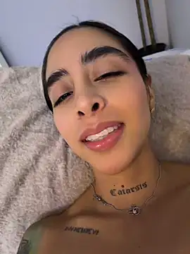 sophierooy22's Live XXX Chat