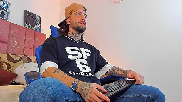 ALPHA_MASTER1 live XXX chat