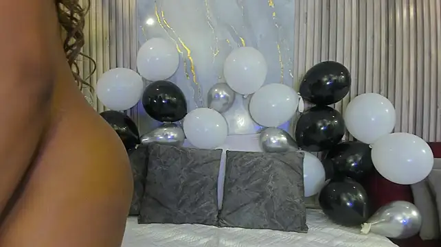 BriannaChelsea 现场XXX聊天