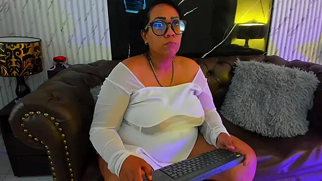 OliviaWilliamm লাইভ XXX চ্যাট