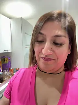 Spicy-Kareena Adlı Modelin Canlı XXX Sohbeti
