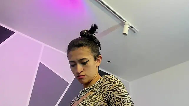 Abigail218 XXX чат на живо