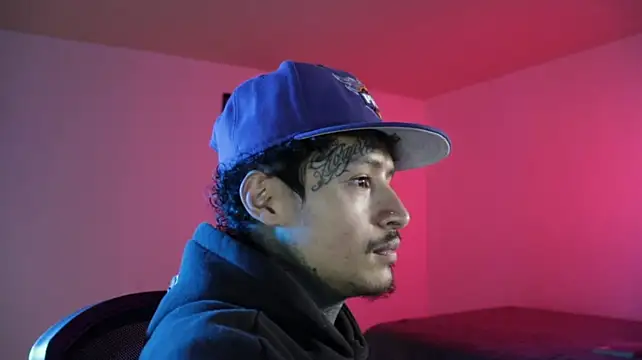 trieone live XXX chat