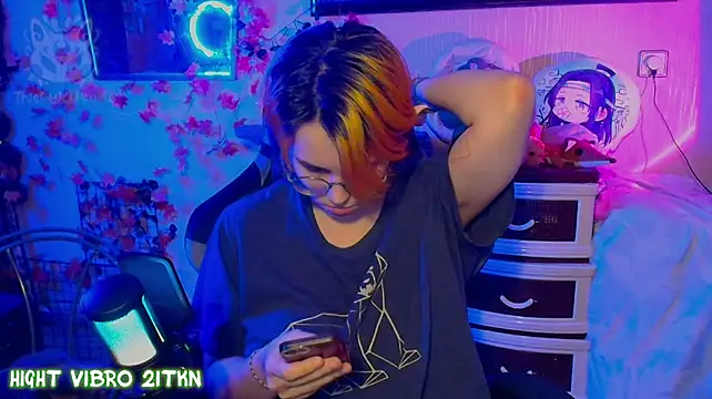 Chatroom XXX en direct de TrickyKitsune