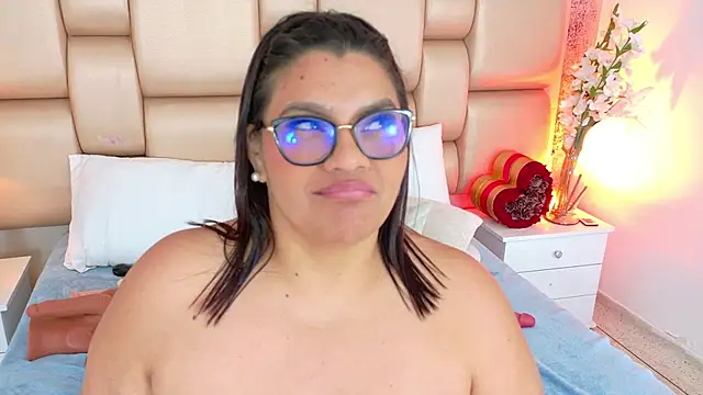 SelennaCooper XXX чат на живо