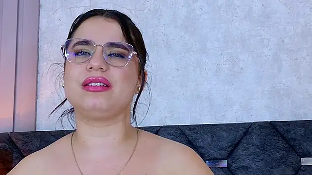 Chat +18 de ThaniaJones ao vivo