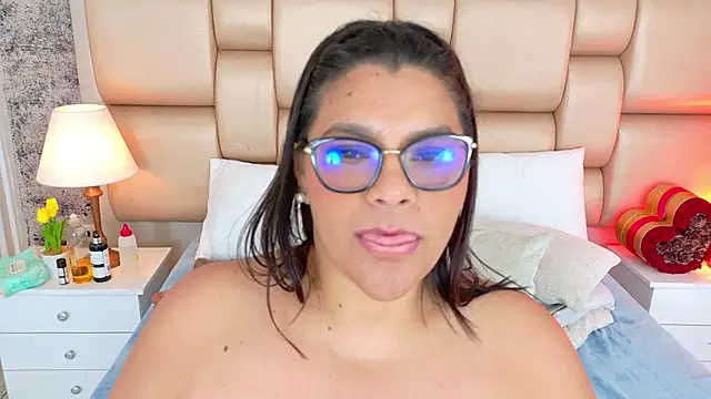 Chat +18 de SelennaCooper ao vivo