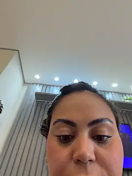 แชท XXX สดของ LariiHotWife