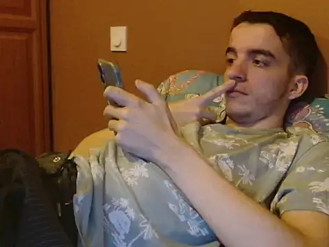 XXX chat uživo modela Tombgy07