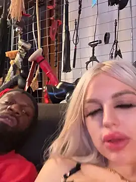 MacTroy live XXX chat
