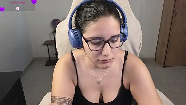 XXX chat uživo modela blue__moon_