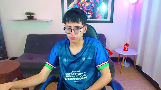 XXX chat uživo modela alexcum_18