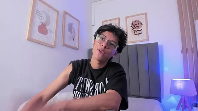 Adams__Bobby élő XXX-chatje