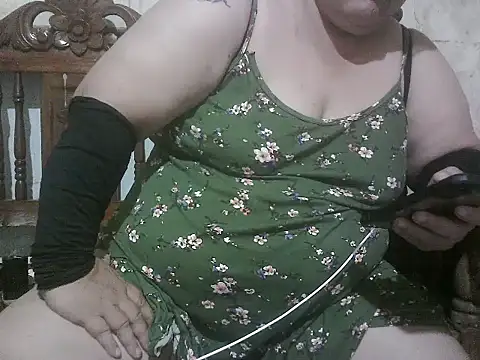 XXX chat uživo modela bigmommaxxx81