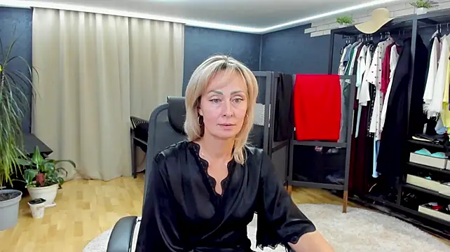 Chat XXX en directo de Julia_Cherry_