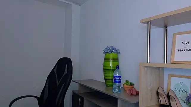 EmmiShery Chat XXX live