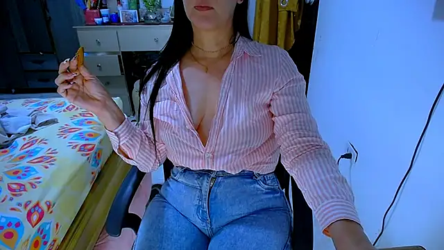 แชท XXX สดของ BitterMomXxx