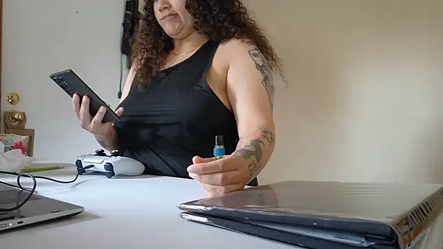 Онлайн чат XXX honeeyyy_pot