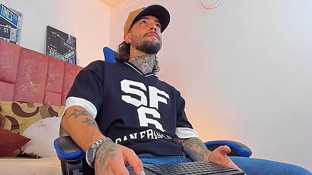 ALPHA_MASTER1 live XXX chat
