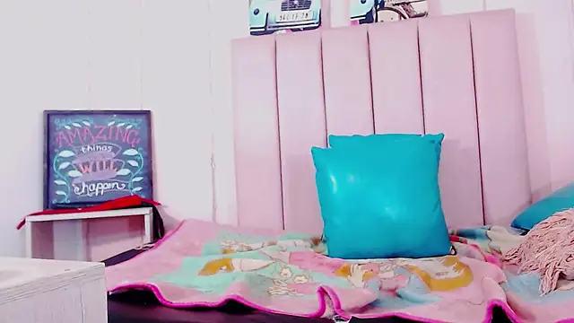 แชท XXX สดของ caliyah_curves