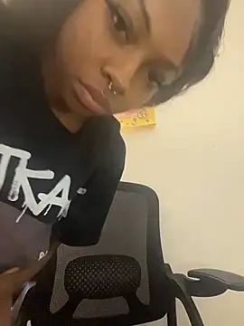 XXX chat uživo modela Cocochanel4567