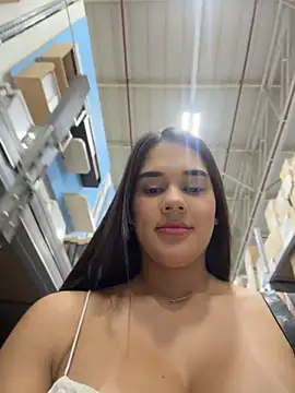 Chatroom XXX en direct de BellaLeclair_