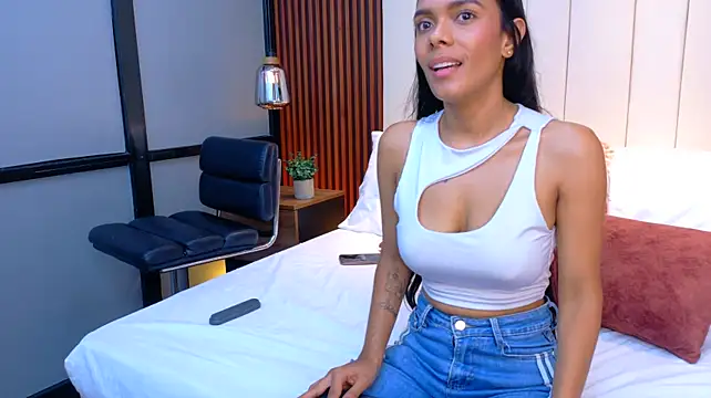 MylaNoir Chat XXX live