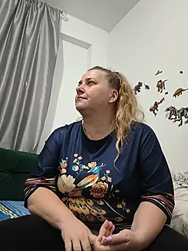 JuliaBestX Chat XXX live