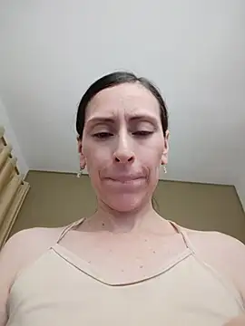 AliceRossi Chat XXX live