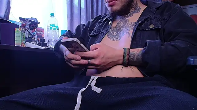 צ'אט XXX בשידור חי של acidhp666