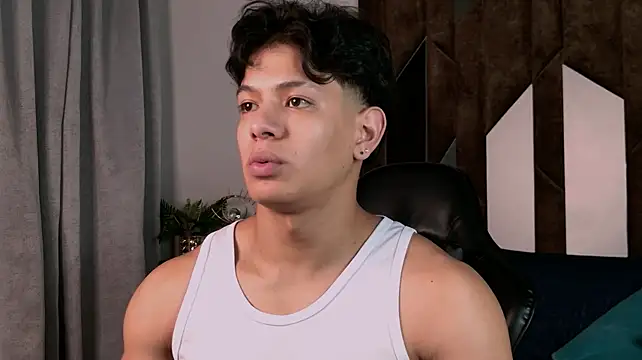 แชท XXX สดของ TonyPetrovjs