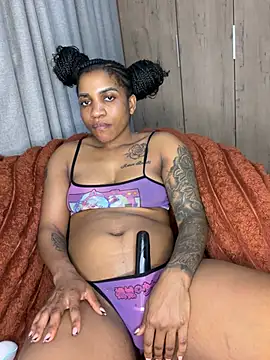Milkypucy Chat XXX in diretta