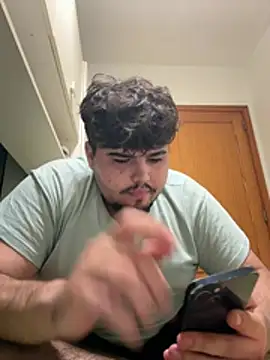 Yannick04 Live XXX Chat