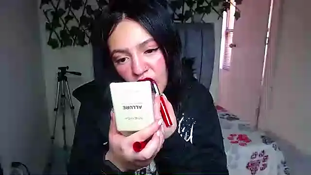 Violettasquirt Chat XXX live