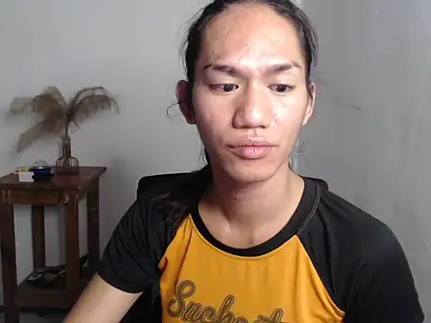Queen_Haliyah Show in webcam