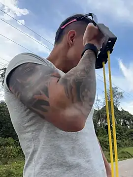 Živý XXX chat DOMINICKVEGAS77