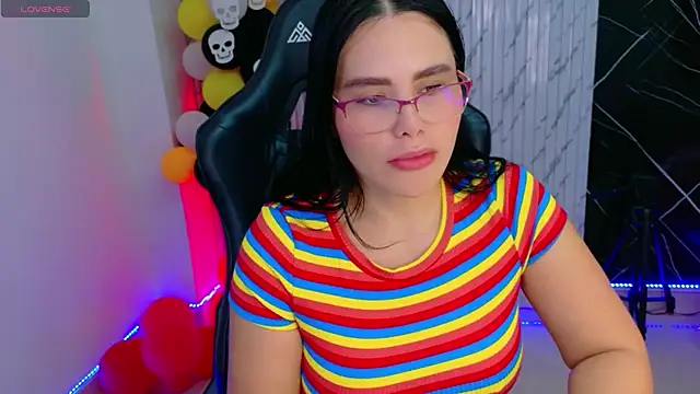 Chat +18 de lararoberts_ ao vivo