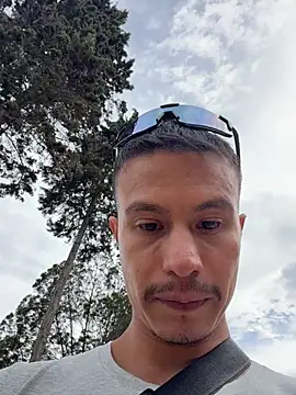 DOMINICKVEGAS77 Live XXX-chat