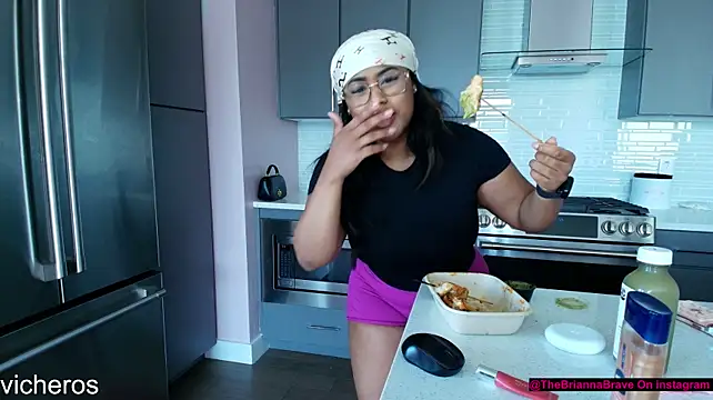BriannaBrave Adlı Modelin Canlı XXX Sohbeti