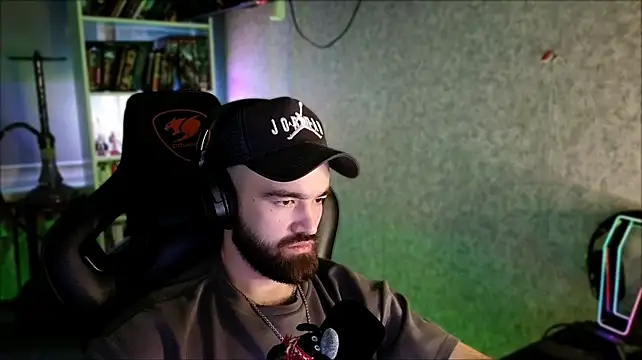 XXX chat uživo modela _Serious_Man