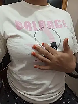 צ'אט XXX בשידור חי של Tanha18