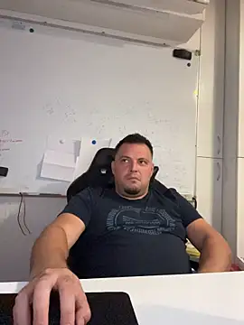 XXX chat uživo modela snayperm123
