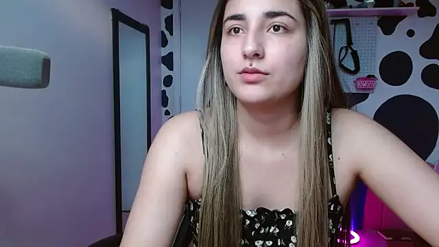 hi_elora's Live XXX Chat