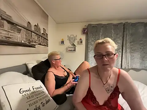 Curvy-Jinx Chat XXX live