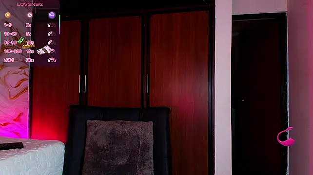 EbonyHansNight's Live XXX Chat