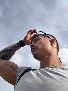 XXX chat uživo modela DOMINICKVEGAS77