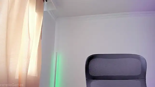 XXX chat uživo modela canelleGarces